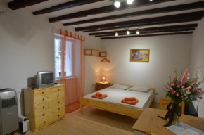 Apartman 18  Ровинь